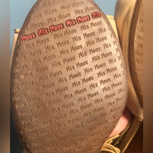 Miz Mooz low heel, nude colour, elastic straps with cute button on toe - Picture 6 of 8